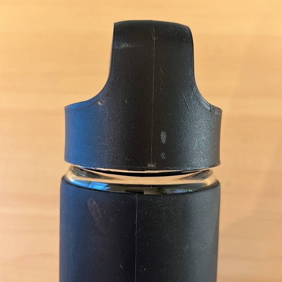 Peloton Glass Water Bottle 16 oz - Picture 4 of 7